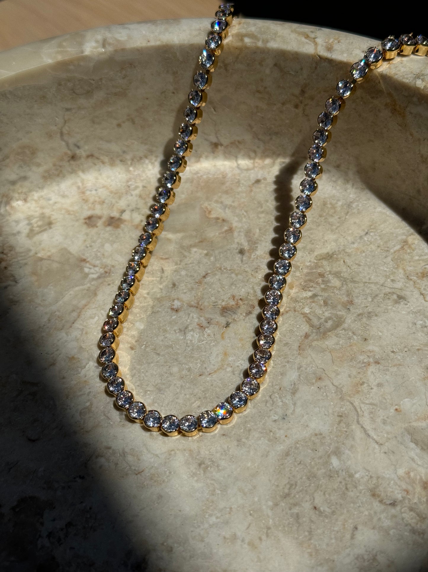 ROUND BUBBLE BEZEL NECKLACE