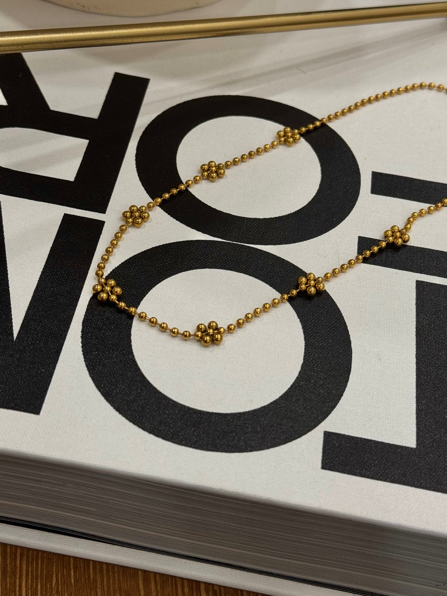 PETITE FLOWER NECKLACE